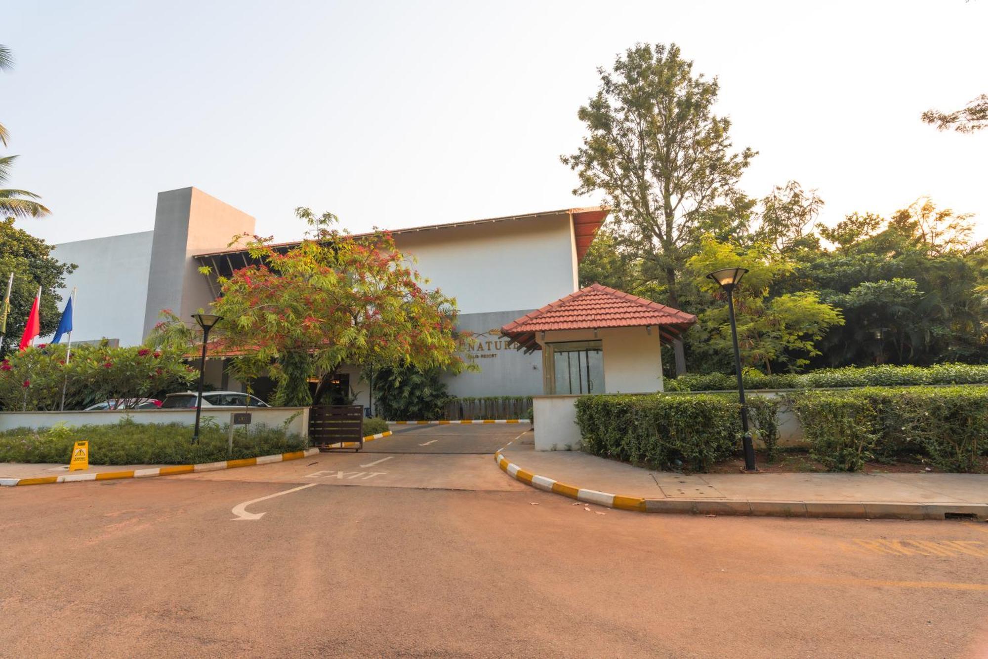 Signature Club Resort Devanahalli Exterior foto